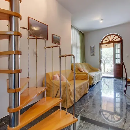 Franjo Apartment *