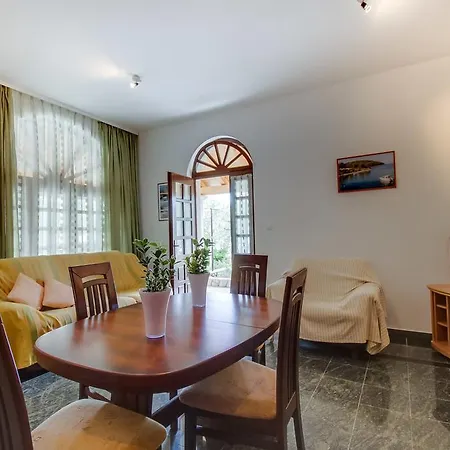 Apartment Franjo *
